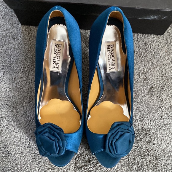 Badgley Mischka “Frank Teasat” 7.5 Satin Green Heel Open toe pump - Picture 4 of 8